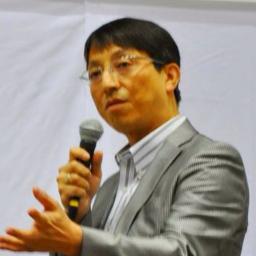サラリーマンと不動産投資の両立で資産形成を創るスペシャリスト。７年間で総資産20億円、家賃収入も2億円を超える。著書に「サラリーマン・レバレッジ」がある。現在自身の経験をもとに、国内、海外の不動産投資セミナーなどで教鞭をとりつつ、不動産投資家としても昼夜問わず世界に繰り出し、新しい投資案件を研究実践している。