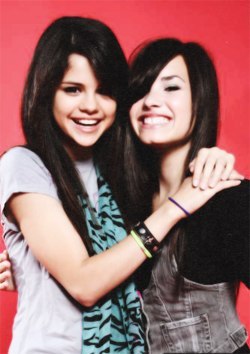 Selena, we are always with you, and we love you forever♥| Selenator *-* Love you guys selenators♥| I follow back.