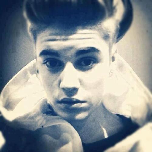 @justinbieber is my idol. Problem? ♥