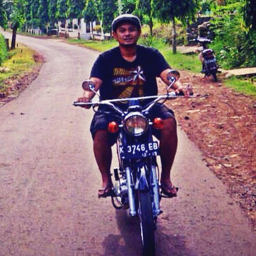 I love my life, my families, my friends, classic bike and also LFC #YNWA