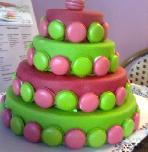 artisan patissier chocolatier amoureux des bonnes choses specialiste en macaron.