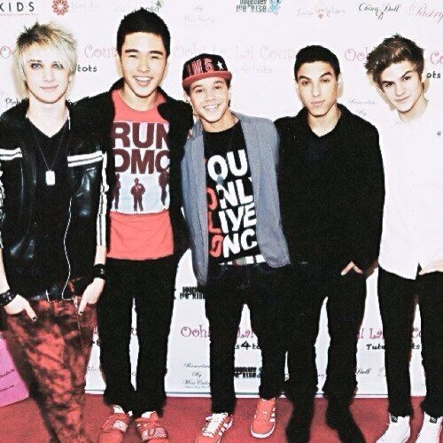 iHeartIM5's profile picture. IM5 ruined my life.
