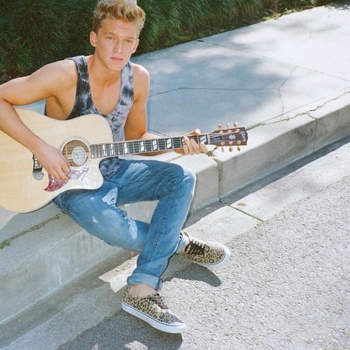 In love with cody simpson since 2009❤ seen cody live 23.3.13 and met him at meet and greet 23.3.13 hes ma surf partner