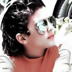 أعشَق الشخص الذِي يُشعرِني أنيْ ' شيء يخُصه وَحدْه ;) ♥