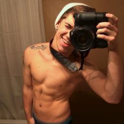 VenFolloRisas's profile picture. Ven Follo Risas , me llamo Daniel , si quieres te follo la risa tengo 15 años y... ya ta' a veces teng mentalidad de ....