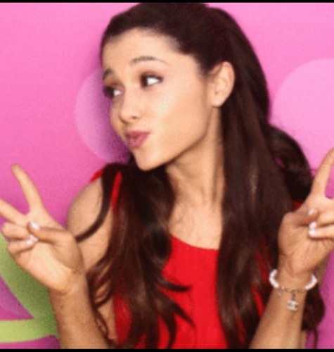 This is the official page of Ariana Grande and my tweets are only about ariana or arianators! Follow if you are ForeverAnArianator and i will follow back xxx