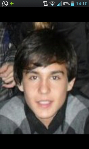 Encontrarte, un sueño.
Enamorarme, algo predecible.
Conquistarte, un desafío.
¿Abandonar? Jamás.
Olvidarte, imposible