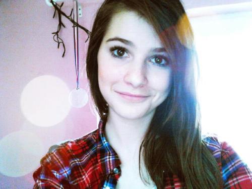 I'm 13 years old, I'm from Czech republic, I love One Direction and Justin Bieber! I follow back ;)
* I wan't 1D and JB in CZ!