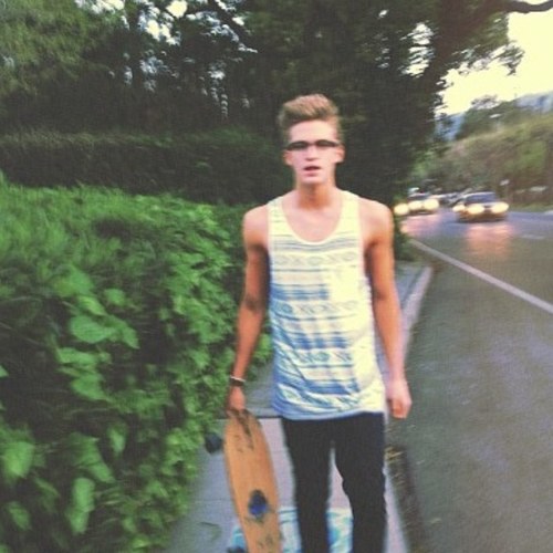 My dream is to meet my idol Cody Simpson♡100% Angel♡ @CodySimpson followed me at 4:15 p.m. 1•8•13♡!! Cody followed this account the day it was made!(: