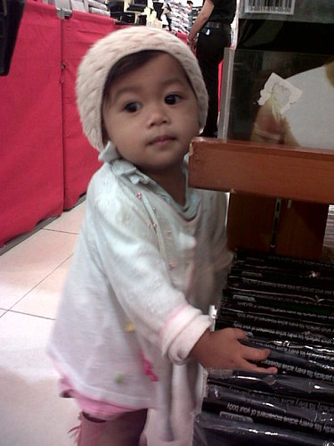 menjual pakaian BRANDED & LOKAL (anak-anak serta dewasa),,,, aksesoris anak-anak CP: 085711379762 /PIN (by request)