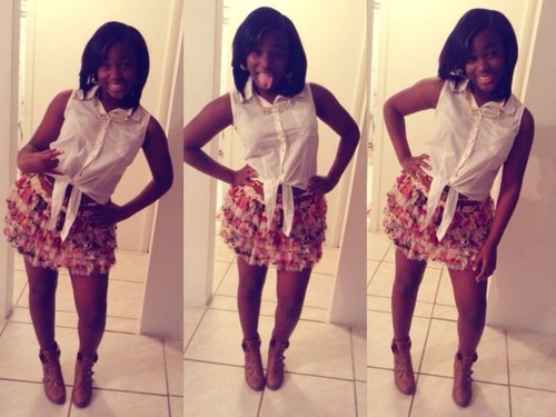 ' Im Mece ' ❤❤ , Yeen Knoo ! But Follow A Real Girl On Instagram @_xxPrettymece , Add Mee On Facebook At Pretti Badd Mece ! (:
