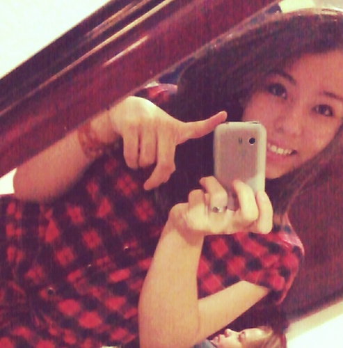 13 Aninhos ... *uuu* #Corinthiana s2_s2 Ciiumenta ,Ee Chata Dmais ... u.u Solteira ... *o* Amo Dormir ... :33 Haha ...  Segue ?! (: