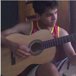 Sou um cara q gosta de ver as pessoas rindo,brincando,se divertindo.....
Adoro o twitter,gosto de fazer brincadeiras com as pessoas,VENHAM CURTIR