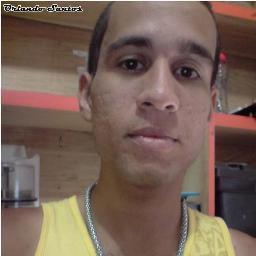 Motoqueiro/Motociclista, Técnico de suporte, Estudante. Alegre, Brincalhão, Pavio Curto, Exigente.