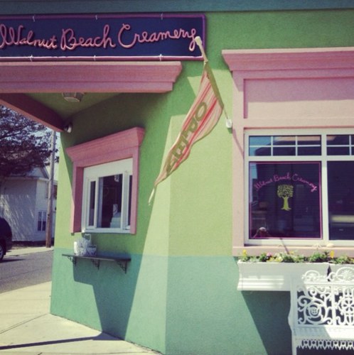 Located in Milford, CT, we are a family owned business serving you the best homemade ice cream around! Welcome back to another summer at Walnut Beach Creamery!