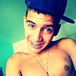 # Nao Importta ,,Se voçe E Feioo Ou Bonitto ,Preto Ou Brancoo ,A Importancia Da Suaa vidda Agora E Voçe Ser Feeliz,,#