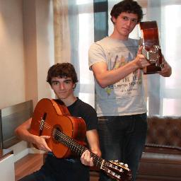 @tomasvillacampa , @javi__posada , @sara_picker y @carlafherrero3 // Rock y comedia ¿Hace falta algo más? . Pasaros por el canal ↓↓↓.Gracias!