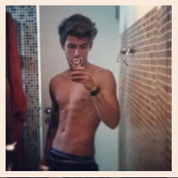 Since:21/12/2011/
Seguido pelo @PedrinhoGARNET 25/12/11/ Sin ti,
hasta el aire que respiro,
perdió todo el sentido(8)  @CHRIS_LEAO @PedrinhoGARNET