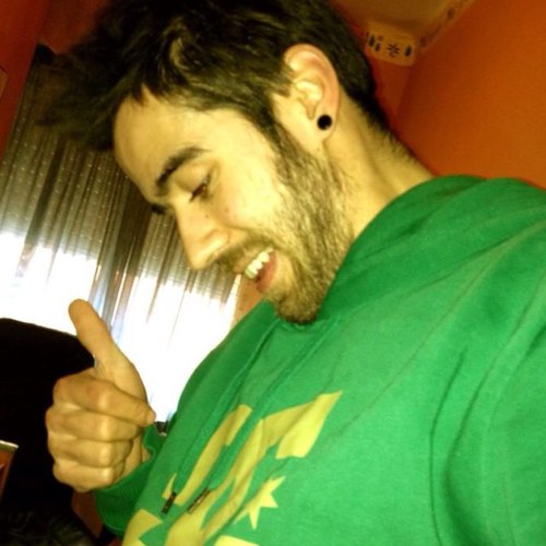 Fan de Auronplay. ¿Que no te gusta? Y yo que me alegro hombre. Tengo el ano dilatado de tanto ver sus obras maestras.