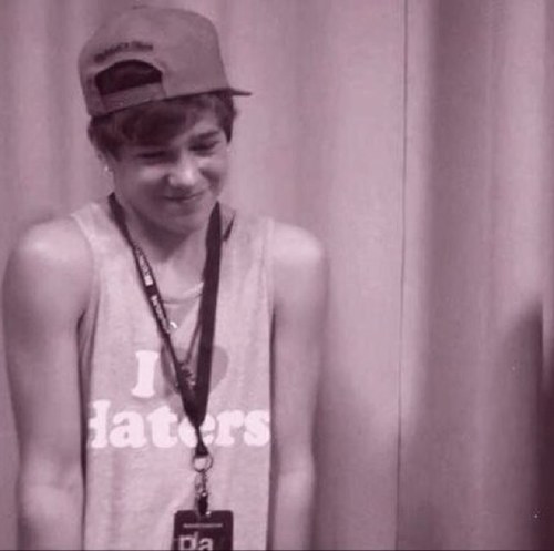 austin mahone . oh you've never heard of him? trust me you will. Stay strong you're beautiful! My motivator} @sarahwrightTX
