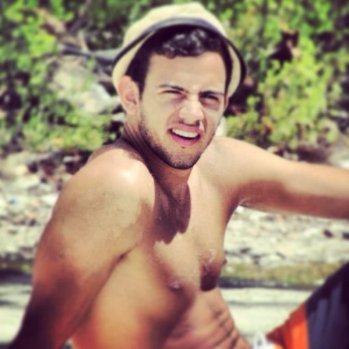 Estudiante de la universidad de la vida y de administración de empresas , emprendiendo negocios ASAMS , amante de lo hecho en Venezuela.