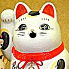 Writer. Lover of all things Japanese, advertising, dogs, flip flops, tea, spicy food, Pinot Noir and sleep. I'm kooky. 名前はライザ。私は元気です。元気? じゃね、バイバイ!