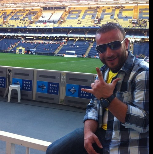 FENERBAHÇE'Lİ Creative Tasarımcı.. Ölene dek ATATÜRK... Ölene dek FENERBAHÇE... Fenerbahçe örgüt üyesi... Genç değil normal FB'li..!!