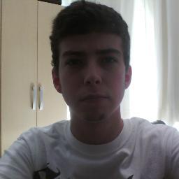 Mocinha me passa seu twitter? É que minha mãe falou pra eu seguir meu sonho!