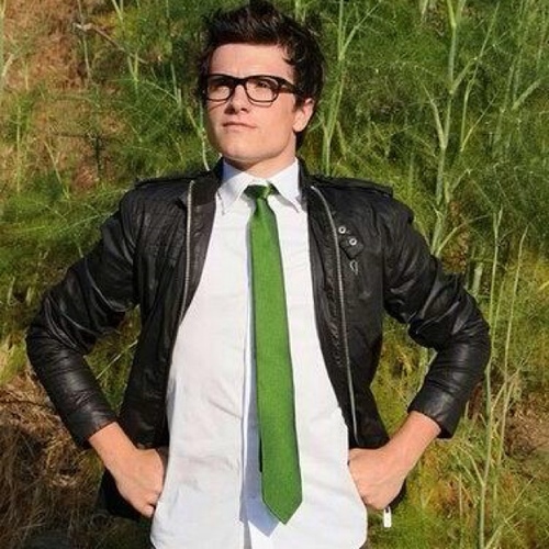 ChaseGrayEPA's profile picture. Hey,I'm 18 and a Hybrid: Werewolf and vampire. Badass,football player. @TifHudsonEPA is still mine and I love her. ,Don't mess with her,it won't end well.