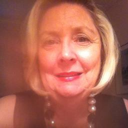 Dallas Girl.  Publicist. Francophile.  Jewelry Lover. History and Arts Lover. Non-profit supporter. Media Junkie. Sometime Martha Stewart.