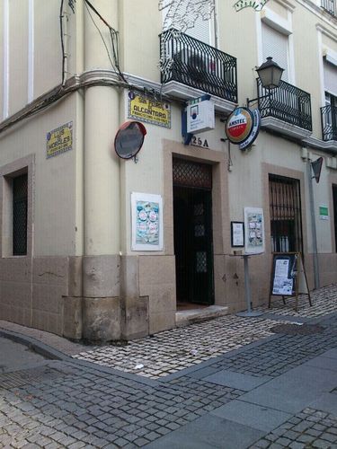 Bar Los Navegantes situado en la plaza alta de Badajoz los Sabados y festivos Barbacoa Ven a visitarnos VOLVERÁS