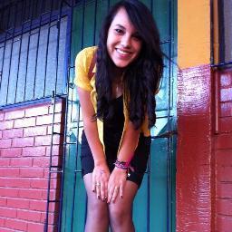 Holiwis me llamo Ivon tengo 17 años ,me gusta la musica pop ,country ,hip -hop entre otras mas ,mi cantante favorita es Taylor swift ella es única para mi  *-*