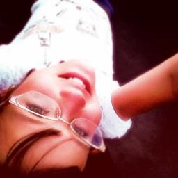 Sou do tipo que não demonstra muito, mas sente mais do que devia. #RT e #FAVORITE as frases que gostar :)