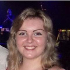 Sou uma pessoa divertida, extrovertida, animada, engraçada, lutadora, e acima de tudo muito FELIZ!