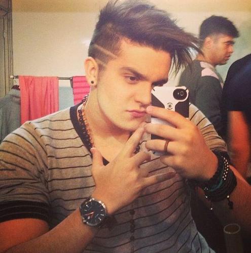 Mais um FC dedicado ao manin @LuanSantana de Umuarama Pr!
amigo do @FCLSUmuaramaP
DESDE:28/04/2013