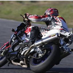 バイクとサッカーと自転車が好き。Aprilia TuonoV2乗り。名古屋グランパスを応援しています。GIANT TCRで通勤中、たまにRocky Mountain Elementも。ブルベやSDA王滝に出てます。