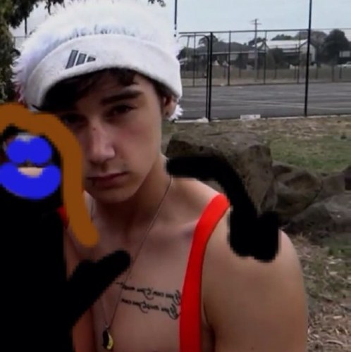 0/5 Janoskians follow. :') Saw Justin 11.01.12 Fuck you say? Main acc: @haleybruner
