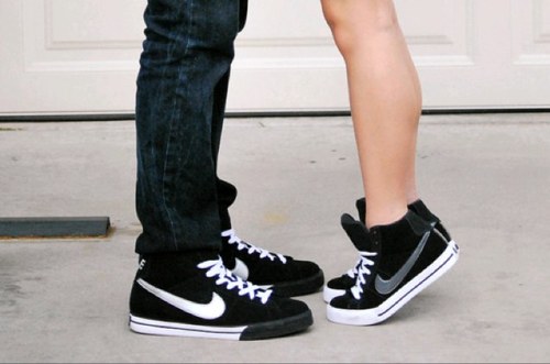 Herkenbare liefdestweets voor tieners. 
Follow = Followback. 3