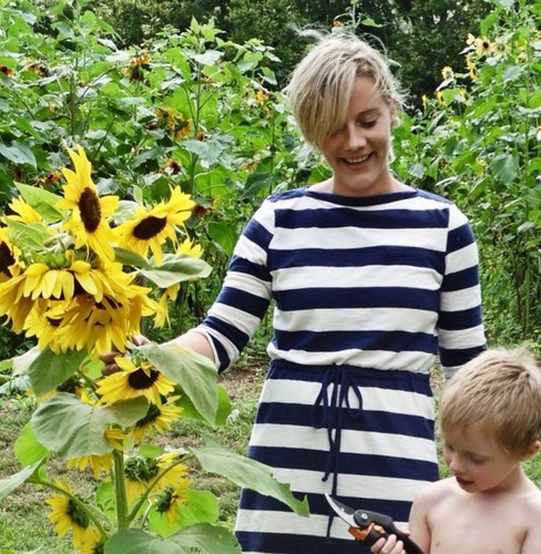 ErinsDream's profile picture. I have a sad story, but an amazing life. Great friends, amazing family & a love of learning.