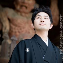 和風趣味人「ゆかしき堂」です。岡山在住。
海のそばにある美術館の学芸員になります。専門は北大路魯山人、備前焼、真葛香山など。
日本の文化が大好きで、何でも幅広く摂取して、自身の栄養と知識にしてしまう人間です。
「知っているようで知らない」をコンセプトに、日本文化の見どころを広く伝えるお手伝いをさせていただいております。