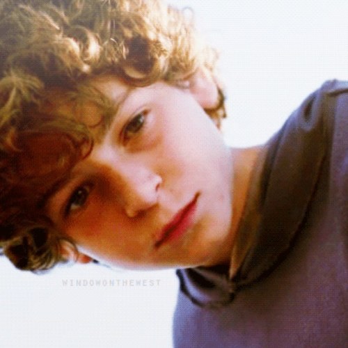 JeremieDreamer's profile picture. Soy el niño que jamás debió crecer. Soñador empedernido. Adoro a los niños porque mantienen la inocencia que la vida ha robado a los adultos #LesMisNoHomo