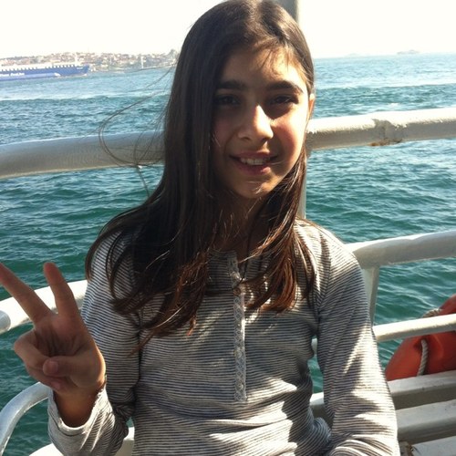 Sadece 3 kelimeyle : SENİ SEVİYORUM JUSTİN.......................