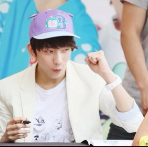 B1A4のゴンチャンだよ あまあまあまあまあまあまあまデレデレ 絡みにいくの恥ずかしいから絡みにきてくれたらスグに懐く SHINeeのてむさん大好きだったりする ジニョひょんLOVE