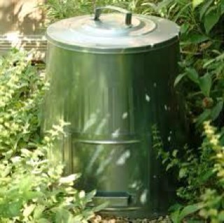 compostitall's profile picture. We blog about composting and gardening in the UK. FREE composting tips & tricks eBook available on our website!