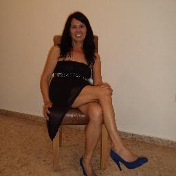 Love to work out, run,lifting weights is my passion, build some muscle and have fun with my boy friend