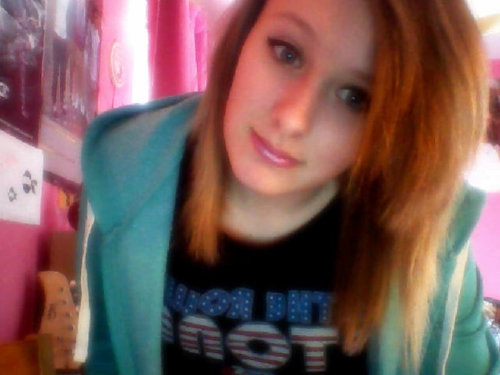 Just a weird random person i guess... Yaaay Follow me and i'll follow back! Music is my lyfe xD so shh;)