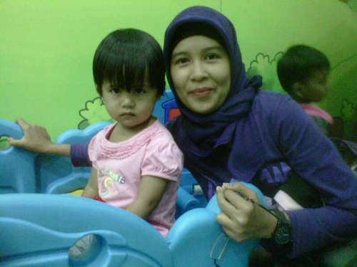 Dewiku2704's profile picture. 