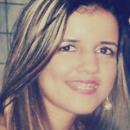 Por trás de toda mulher fria, existiu uma mulher feliz e sorridente, mas que algum idiota não soube cuidar.