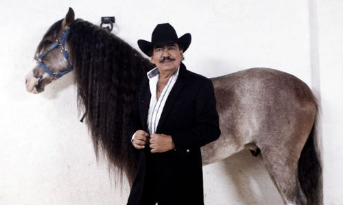 SOY BUENA PERSONA CON MIS AMIGOS Y ME GUSTA TENER MUCHAS MUJERES Y ESTAR FELIZ CON MI FAMILIA Y AMIGOS