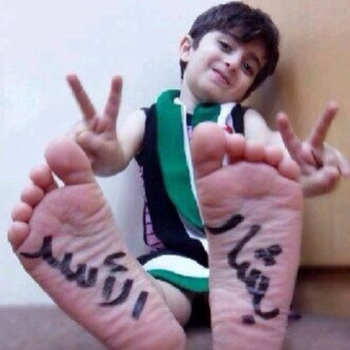 اعشق الصمت لحظة الألم لان الصمت يحفظ لي كبريائي,,..